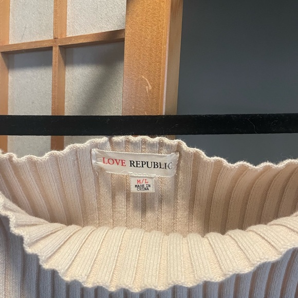 Cream Ribbed Off-Shoulder Crop Top - Picture 3 of 3